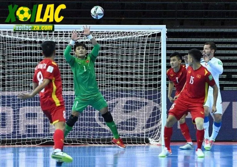 Khoảng cách thực hiện đá phạt góc sân 5